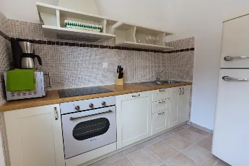 Villa with Pool and Fenced Courtyard in Kras