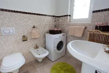 Villa with Pool and Fenced Courtyard in Kras