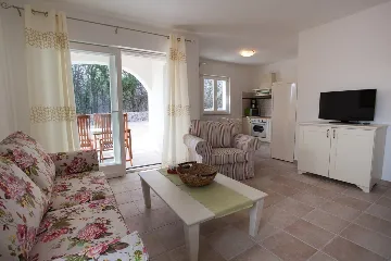 Villa with Pool and Fenced Courtyard in Kras