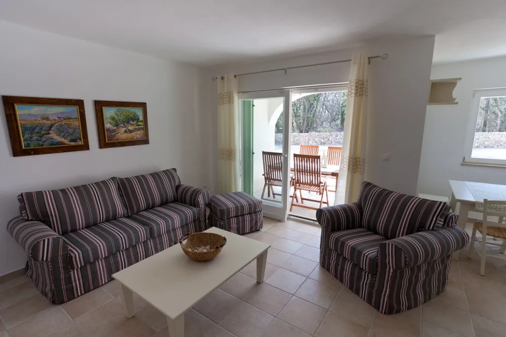 Villa with Pool and Fenced Courtyard in Kras