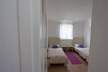 Villa with Pool and Fenced Courtyard in Kras