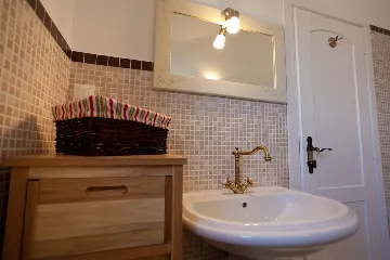 Villa with Pool and Fenced Courtyard in Kras