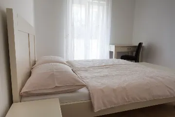 Villa with Pool and Fenced Courtyard in Kras