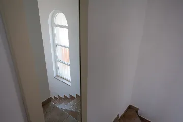 Villa with Pool and Fenced Courtyard in Kras