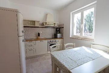 Villa with Pool and Fenced Courtyard in Kras