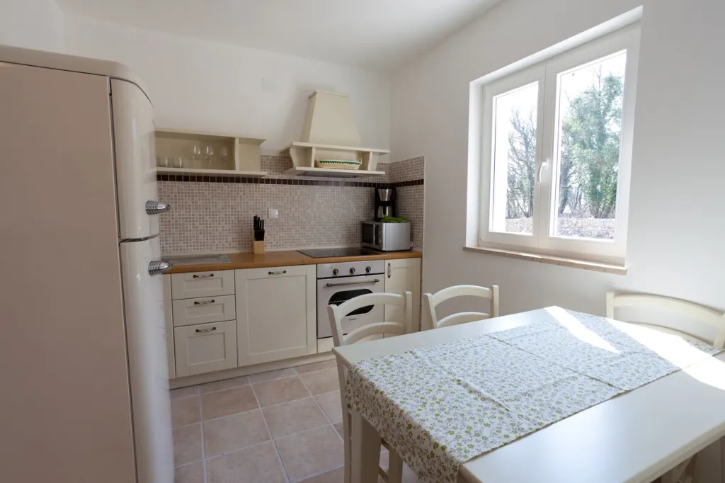 Villa with Pool and Fenced Courtyard in Kras