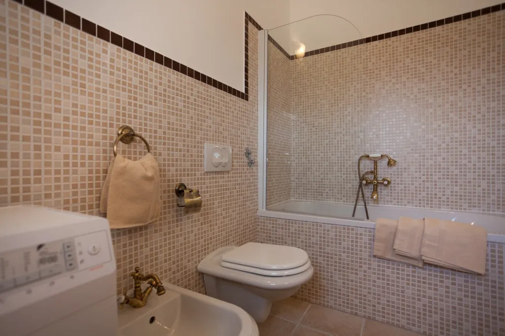 Villa with Pool and Fenced Courtyard in Kras