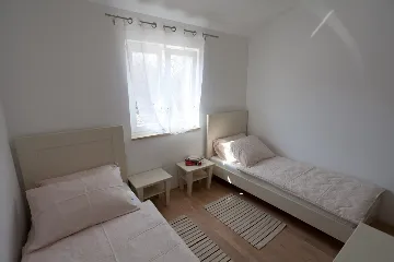 Villa with Pool and Fenced Courtyard in Kras