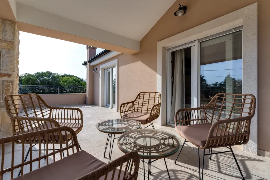 Villa with Pool in Pinezići for Up to 10 Guests