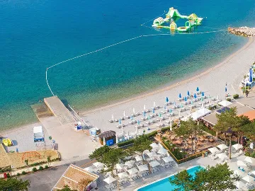 Vrh Villa with Private Pool for Up to 10 Guests