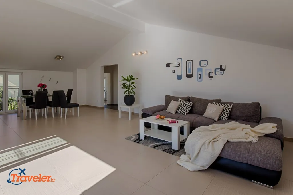 Vrh Villa with Private Pool for Up to 10 Guests