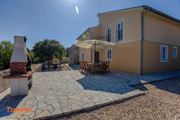 Vrh Villa with Private Pool for Up to 10 Guests