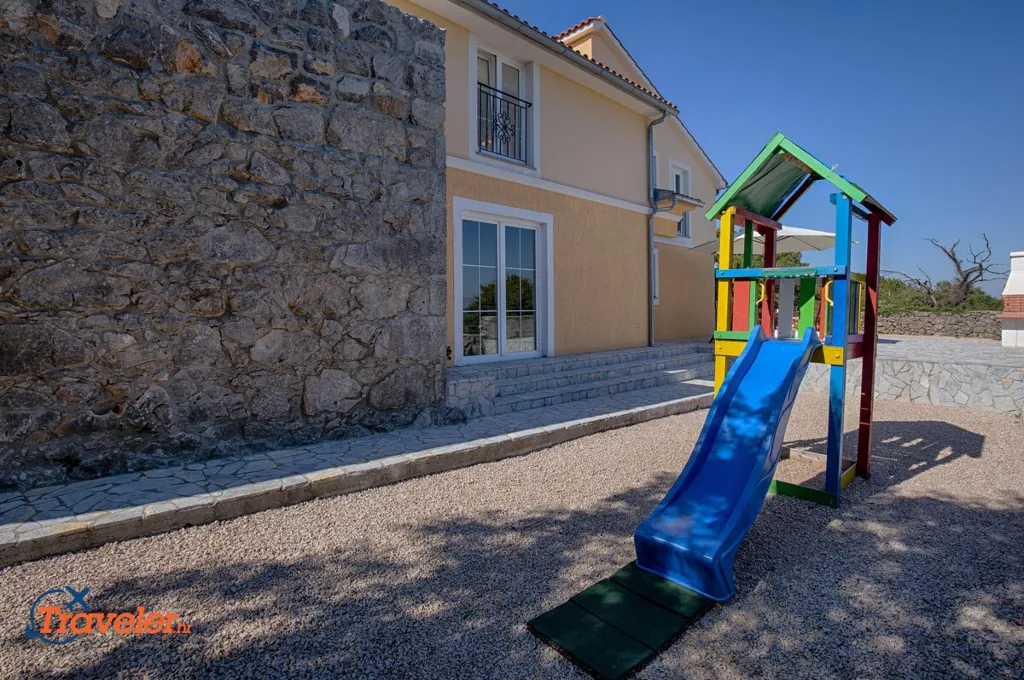 Vrh Villa with Private Pool for Up to 10 Guests