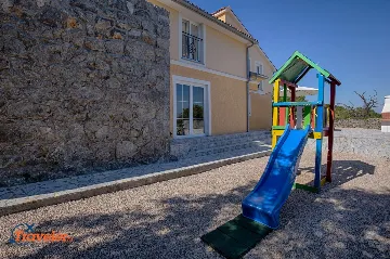 Vrh Villa with Private Pool for Up to 10 Guests