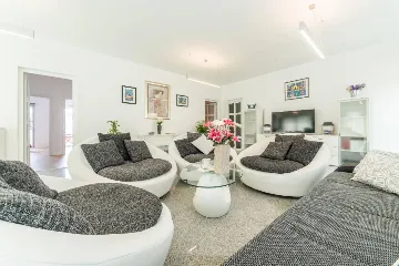 Modern 4-Bedroom House in Privlaka for 8 Guests