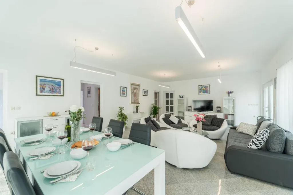 Modern 4-Bedroom House in Privlaka for 8 Guests