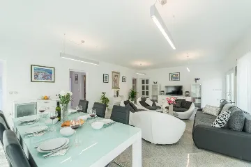 Modern 4-Bedroom House in Privlaka for 8 Guests