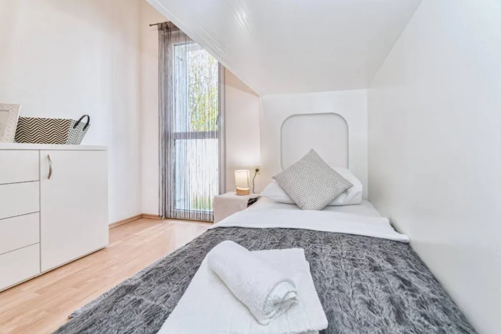 Modern 4-Bedroom House in Privlaka for 8 Guests