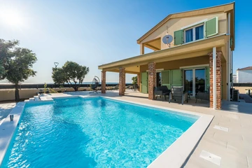 Privlaka Sea-Front Villa with Heated Pool & Jacuzzi