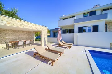 Air-Conditioned Villa with Pool in Vrbnik, Croatia