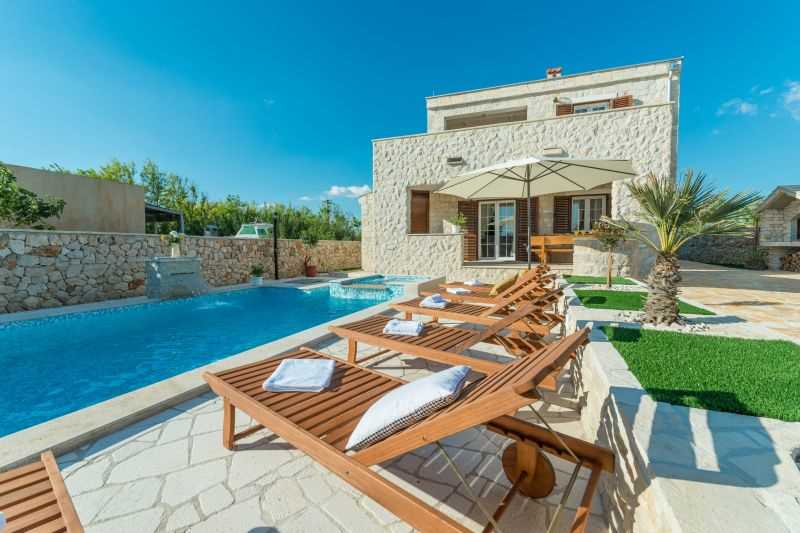 Stone villa with pool, sandy beach and sea view