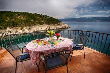 Sea-View Cliff Villa in Vrbnik for 6