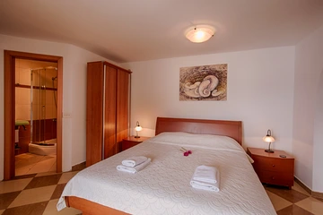 Sea-View Cliff Villa in Vrbnik for 6