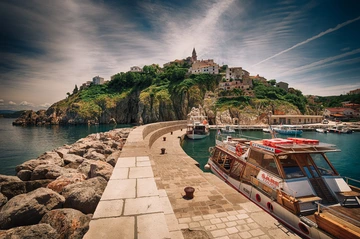 Sea-View Cliff Villa in Vrbnik for 6