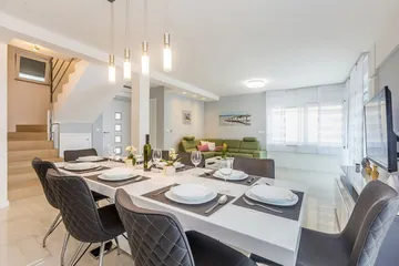 Modern 3-Bedroom Villa in Malinska for 8