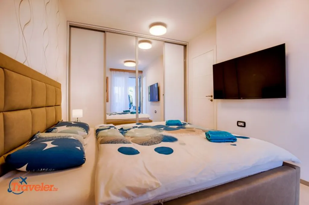 Penthouse in Krk with Private Roof Jacuzzi