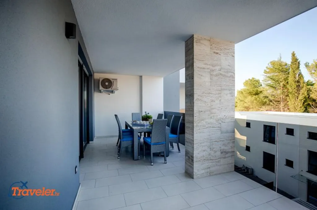 Penthouse in Krk with Private Roof Jacuzzi