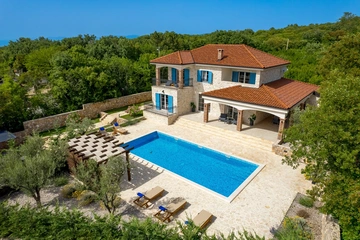 Stone Villa with Pool for 10 Guests in Dobrinj