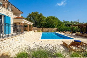 Stone Villa with Pool for 10 Guests in Dobrinj