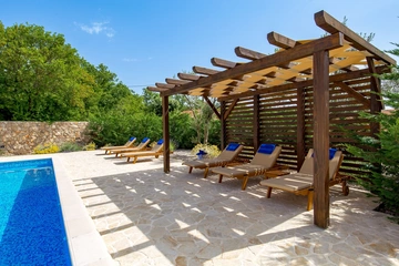 Stone Villa with Pool for 10 Guests in Dobrinj