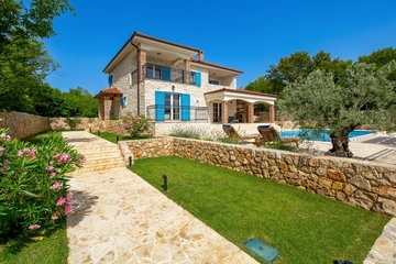 Stone Villa with Pool for 10 Guests in Dobrinj