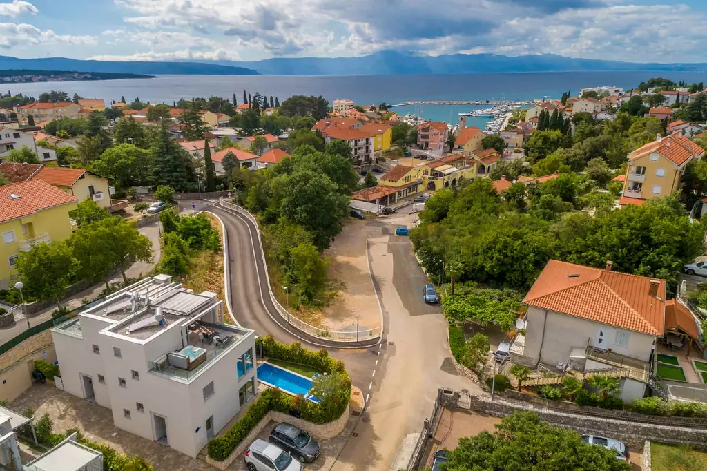 Stone Villa with Pool for 10 Guests in Dobrinj