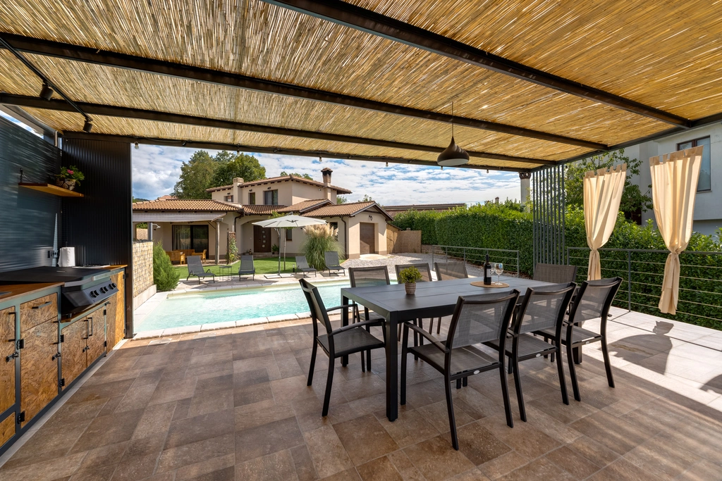 Kastav 4-Bedroom Villa for Up to 8 Guests