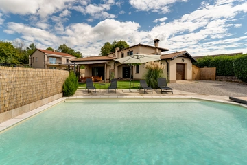 Kastav 4-Bedroom Villa for Up to 8 Guests