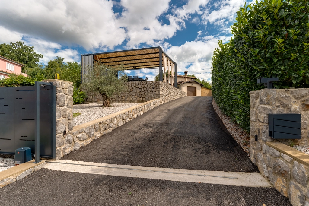 Kastav 4-Bedroom Villa for Up to 8 Guests