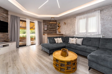 Kastav 4-Bedroom Villa for Up to 8 Guests