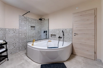 Kastav 4-Bedroom Villa for Up to 8 Guests