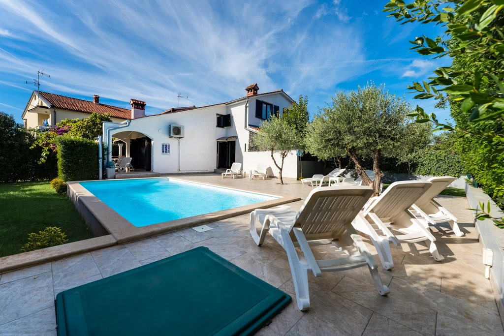 4-Bedroom Villa in Poreč for Up to 8 Guests