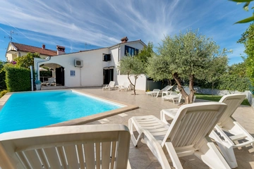 4-Bedroom Villa in Poreč for Up to 8 Guests