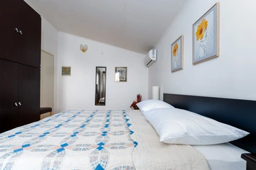 4-Bedroom Villa in Poreč for Up to 8 Guests