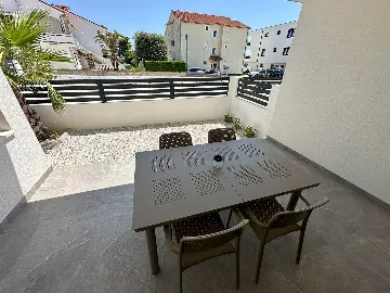 One-Bedroom Apartment with Sea View & Terrace, Vir