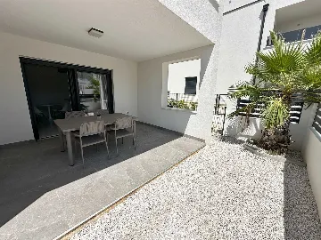 One-Bedroom Apartment with Sea View & Terrace, Vir