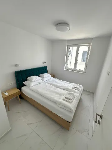 Sea-View Two-Bedroom Apartment for 4 in Vir