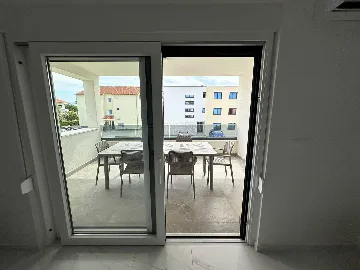 Sea-View Two-Bedroom Apartment for 4 in Vir