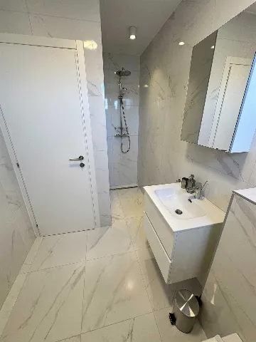 Balcony Sea-View Apartment in Vir for 4