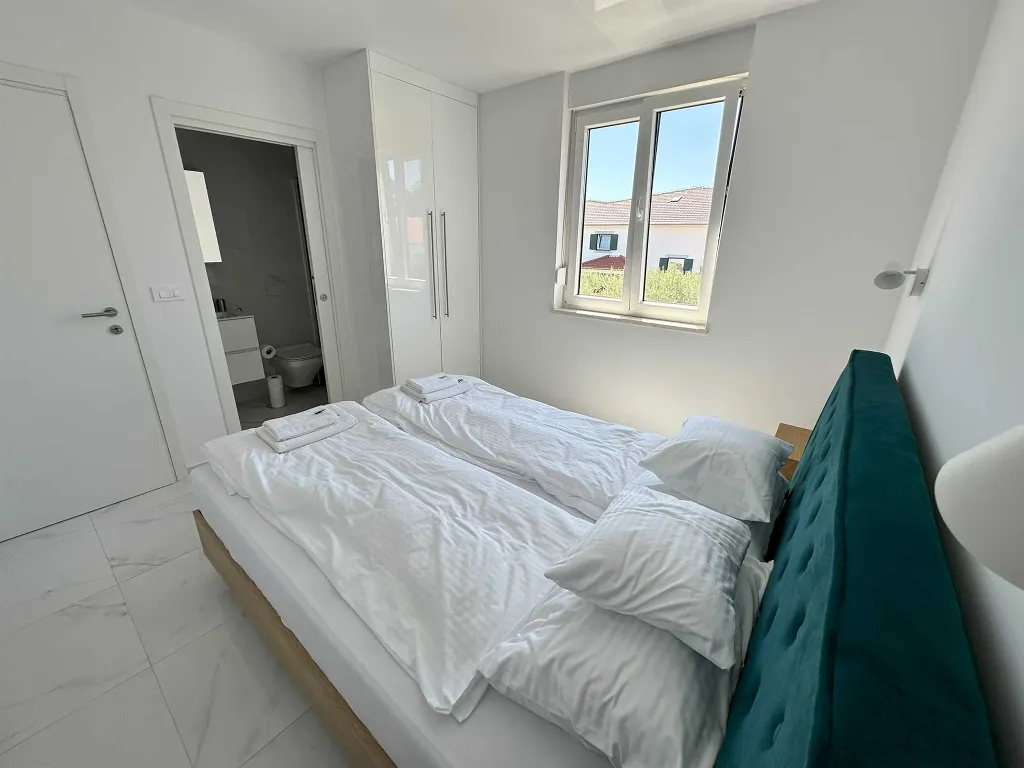 Balcony Sea-View Apartment in Vir for 4